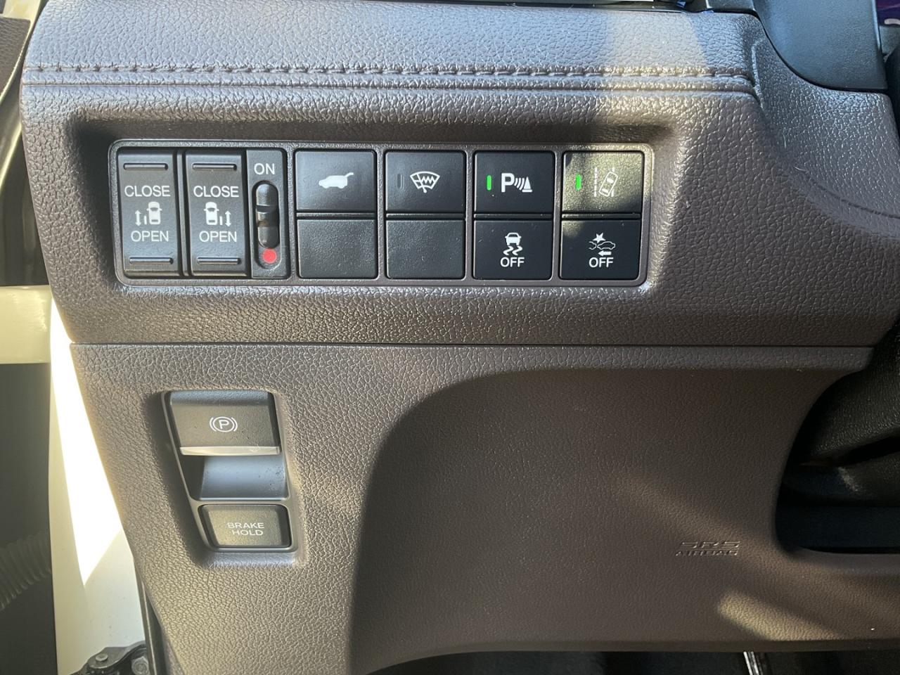 2018 Honda Odyssey Touring - LTHR! NAV! BACK-UP CAM! BSM! DVD! 8 PASS Photo