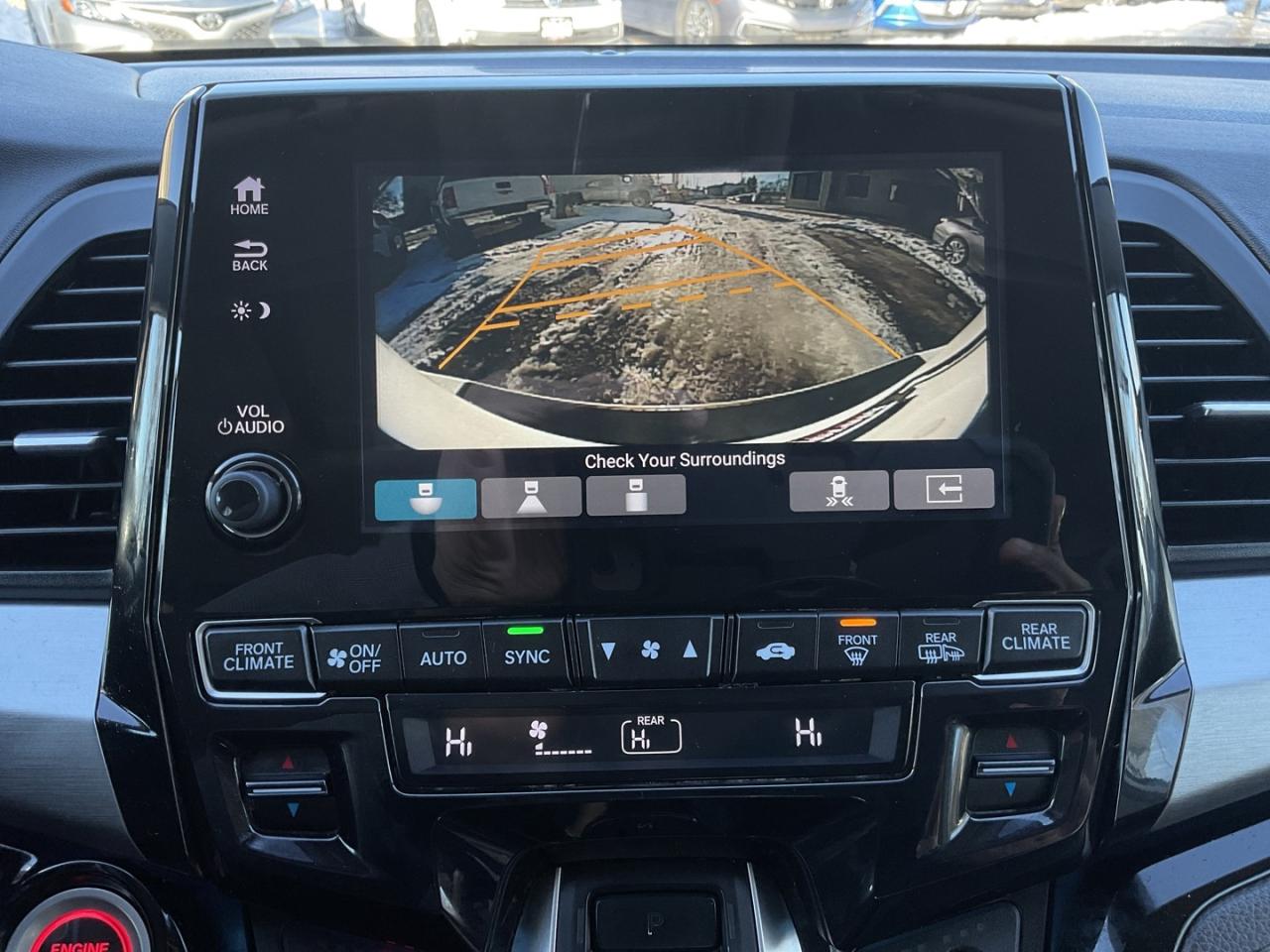 2018 Honda Odyssey Touring - LTHR! NAV! BACK-UP CAM! BSM! DVD! 8 PASS Photo