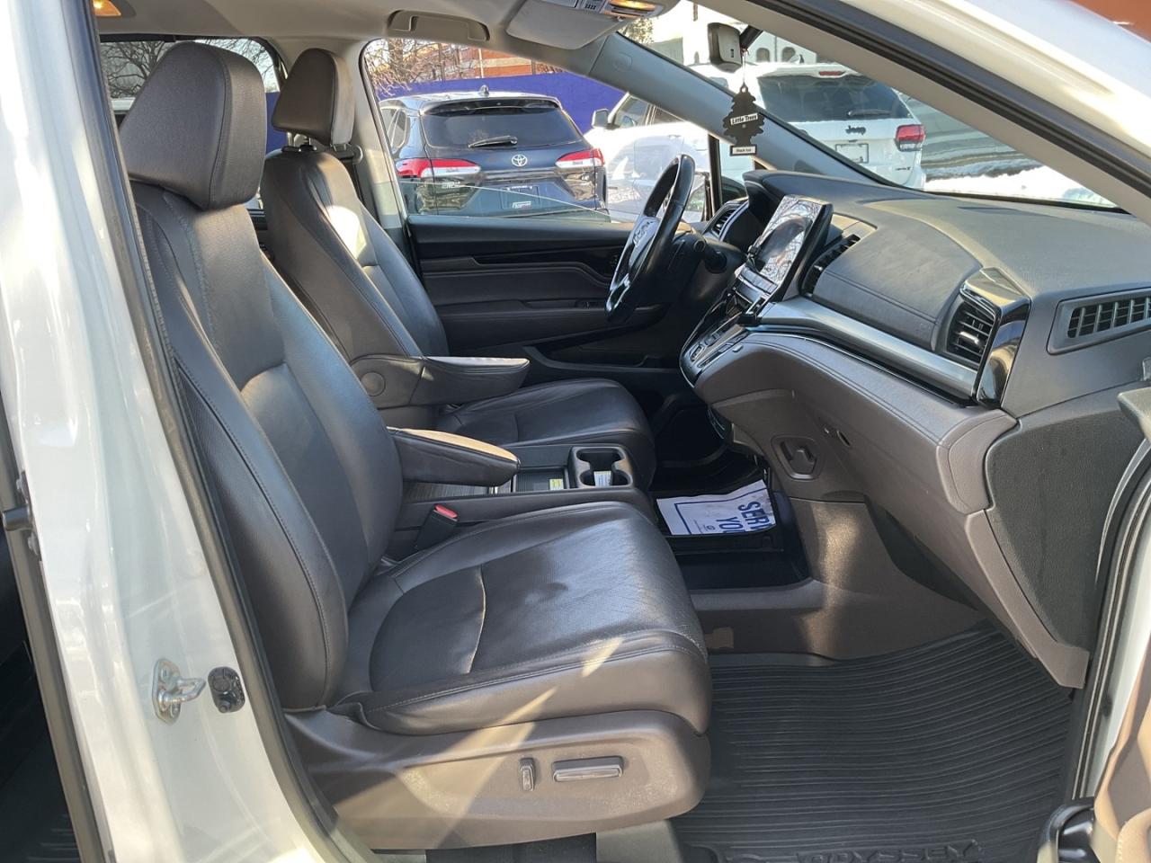 2018 Honda Odyssey Touring - LTHR! NAV! BACK-UP CAM! BSM! DVD! 8 PASS Photo