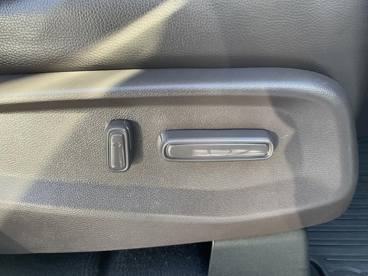 2018 Honda Odyssey Touring - LTHR! NAV! BACK-UP CAM! BSM! DVD! 8 PASS Photo