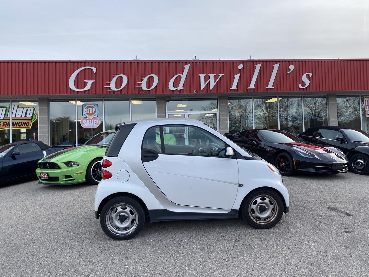 2014 Smart fortwo PASSION, CLEAN CARFAX, HEATED SEATS! Photo0