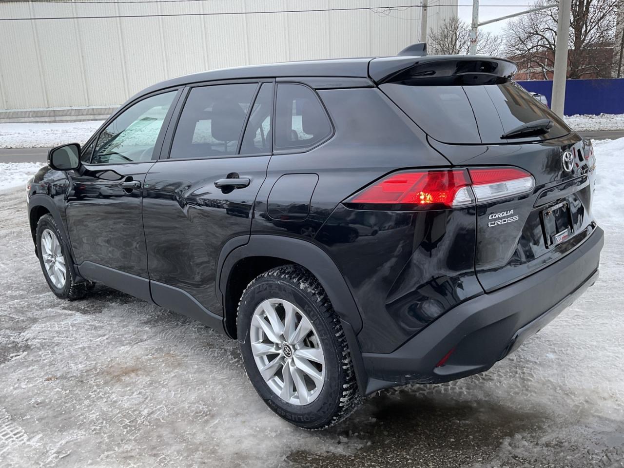 2023 Toyota Corolla Cross LE AWD - ALLOYS! CAR PLAY! BACK-UP CAM! BSM! Photo