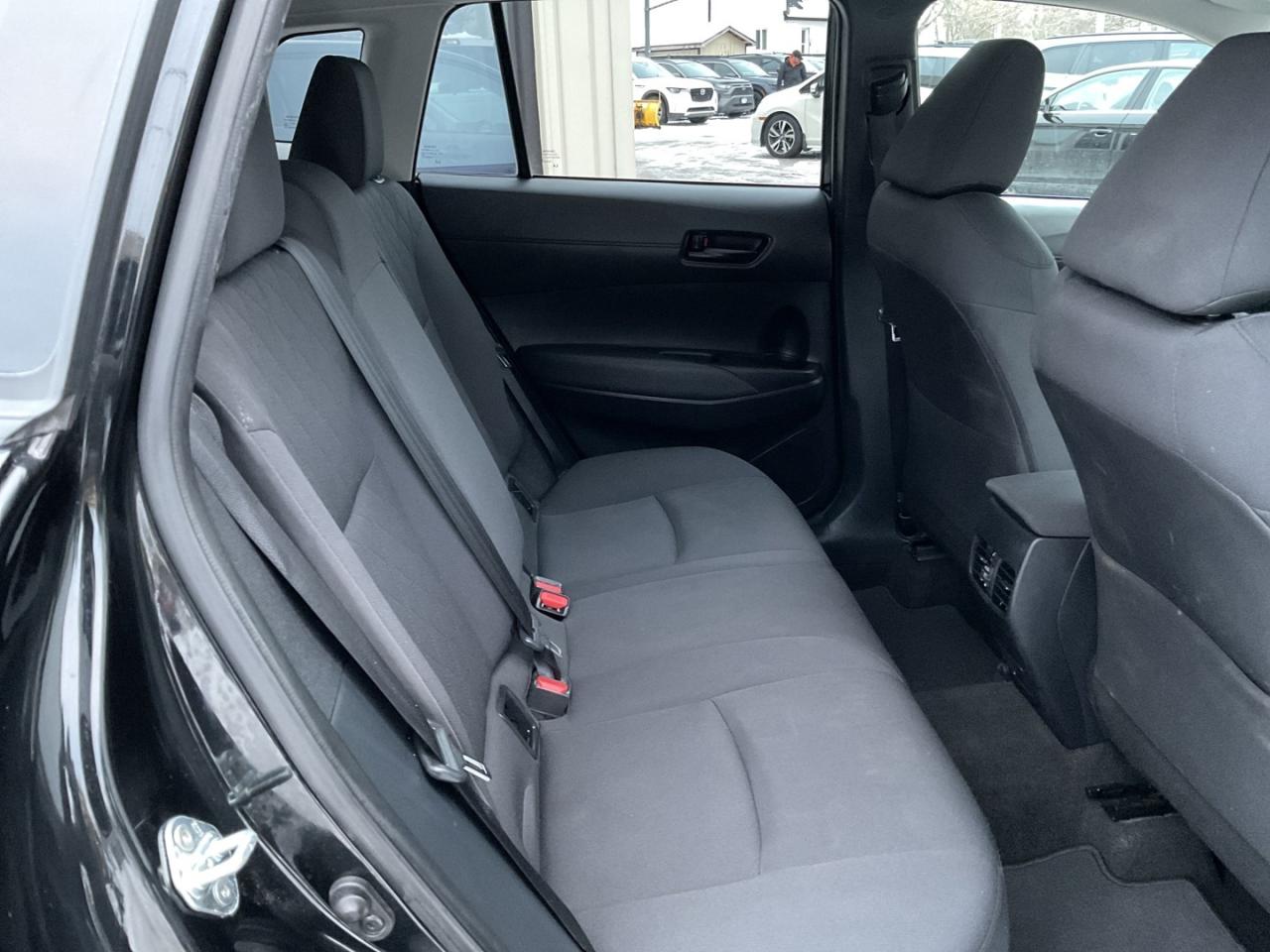 2023 Toyota Corolla Cross LE AWD - ALLOYS! CAR PLAY! BACK-UP CAM! BSM! Photo