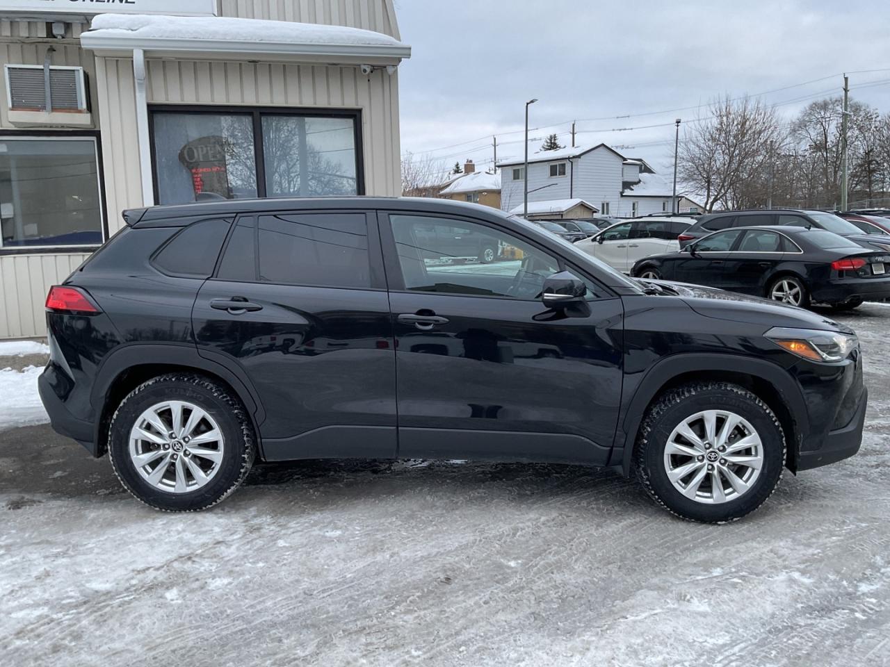 2023 Toyota Corolla Cross LE AWD - ALLOYS! CAR PLAY! BACK-UP CAM! BSM! Photo