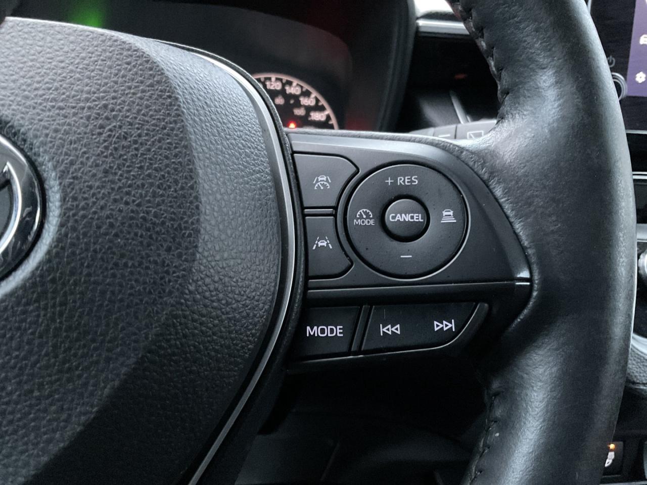 2023 Toyota Corolla Cross LE AWD - ALLOYS! CAR PLAY! BACK-UP CAM! BSM! Photo