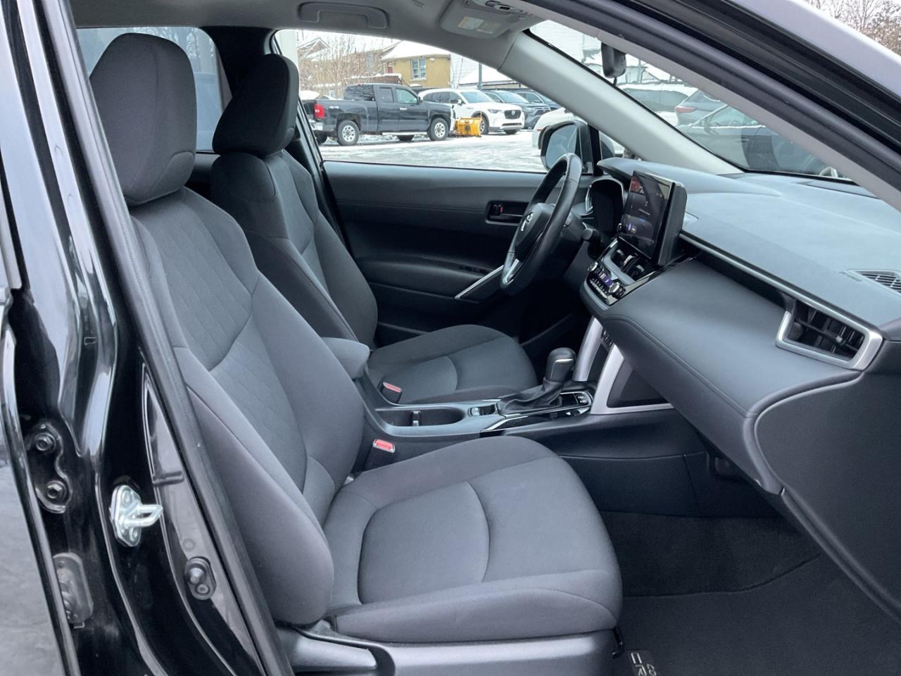 2023 Toyota Corolla Cross LE AWD - ALLOYS! CAR PLAY! BACK-UP CAM! BSM! Photo