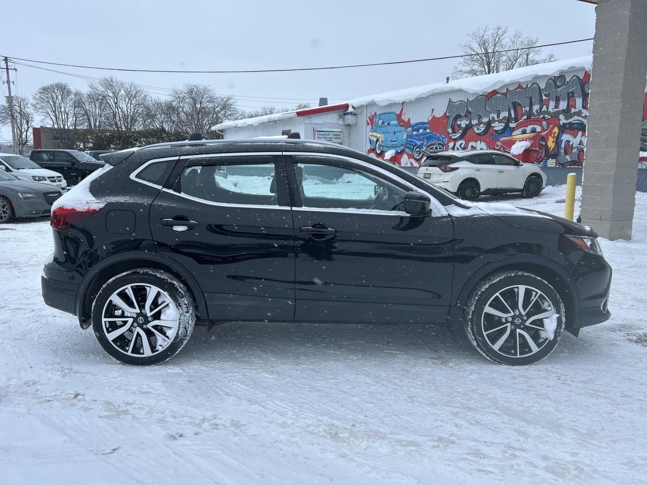 2017 Nissan Qashqai SL, REMOTE START, SUNROOF, HEATED STEERING WHEEL! Photo