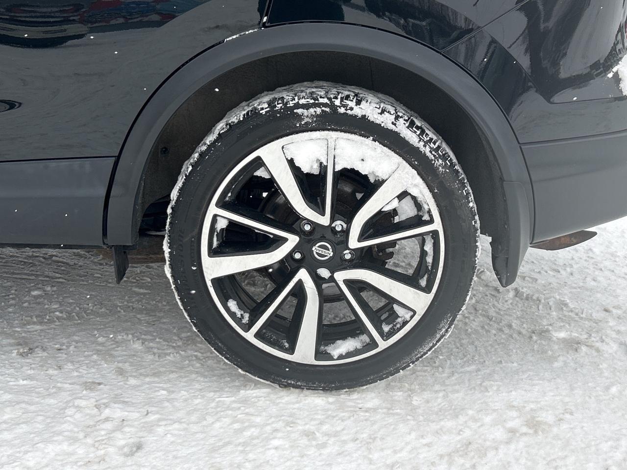 2017 Nissan Qashqai SL, REMOTE START, SUNROOF, HEATED STEERING WHEEL! Photo