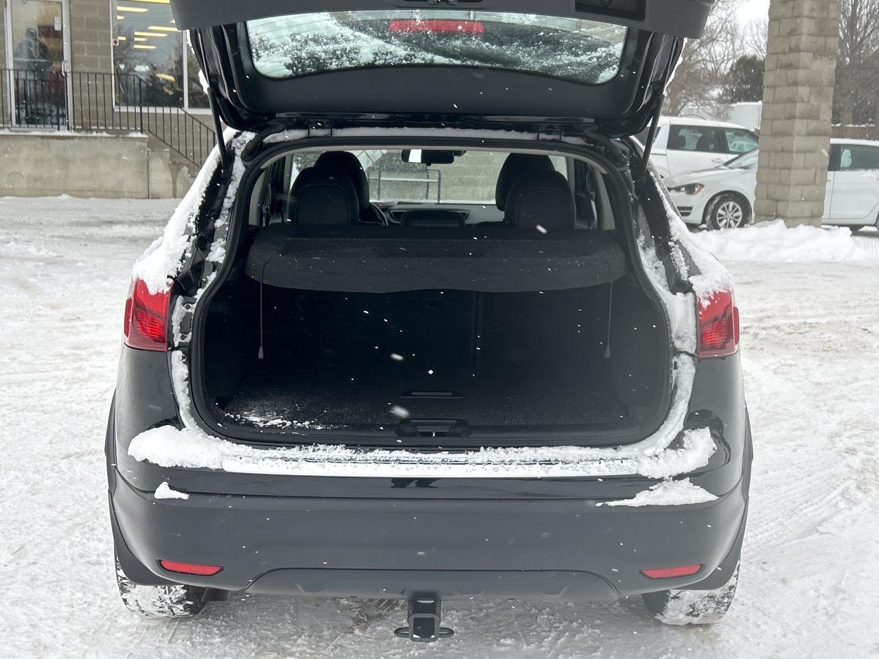 2017 Nissan Qashqai SL, REMOTE START, SUNROOF, HEATED STEERING WHEEL! Photo