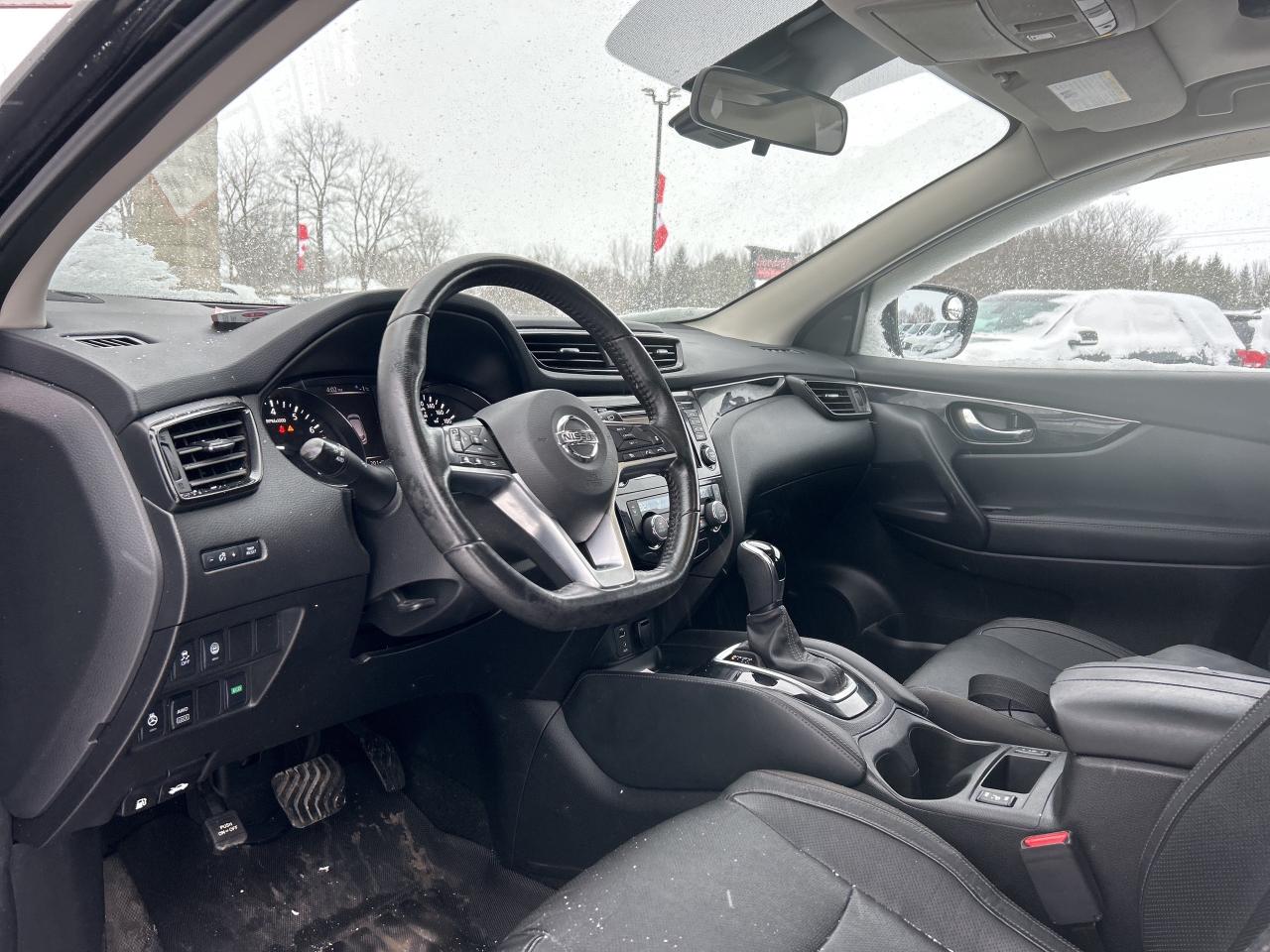 2017 Nissan Qashqai SL, REMOTE START, SUNROOF, HEATED STEERING WHEEL! Photo