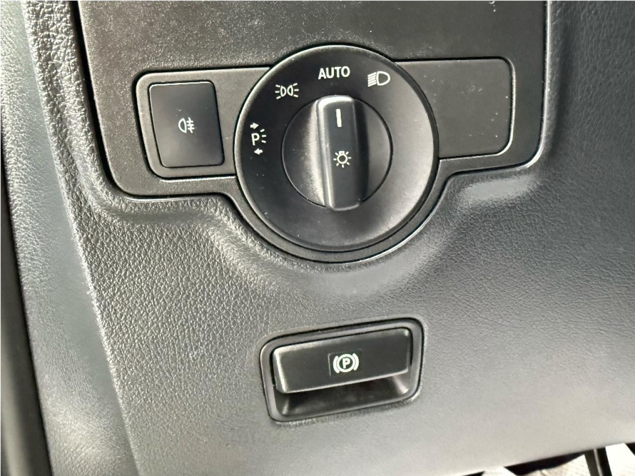 2018 Mercedes-Benz Metris Cargo Van 135 WheelBase  Only 108,912km B.Cam NewBrakes Photo