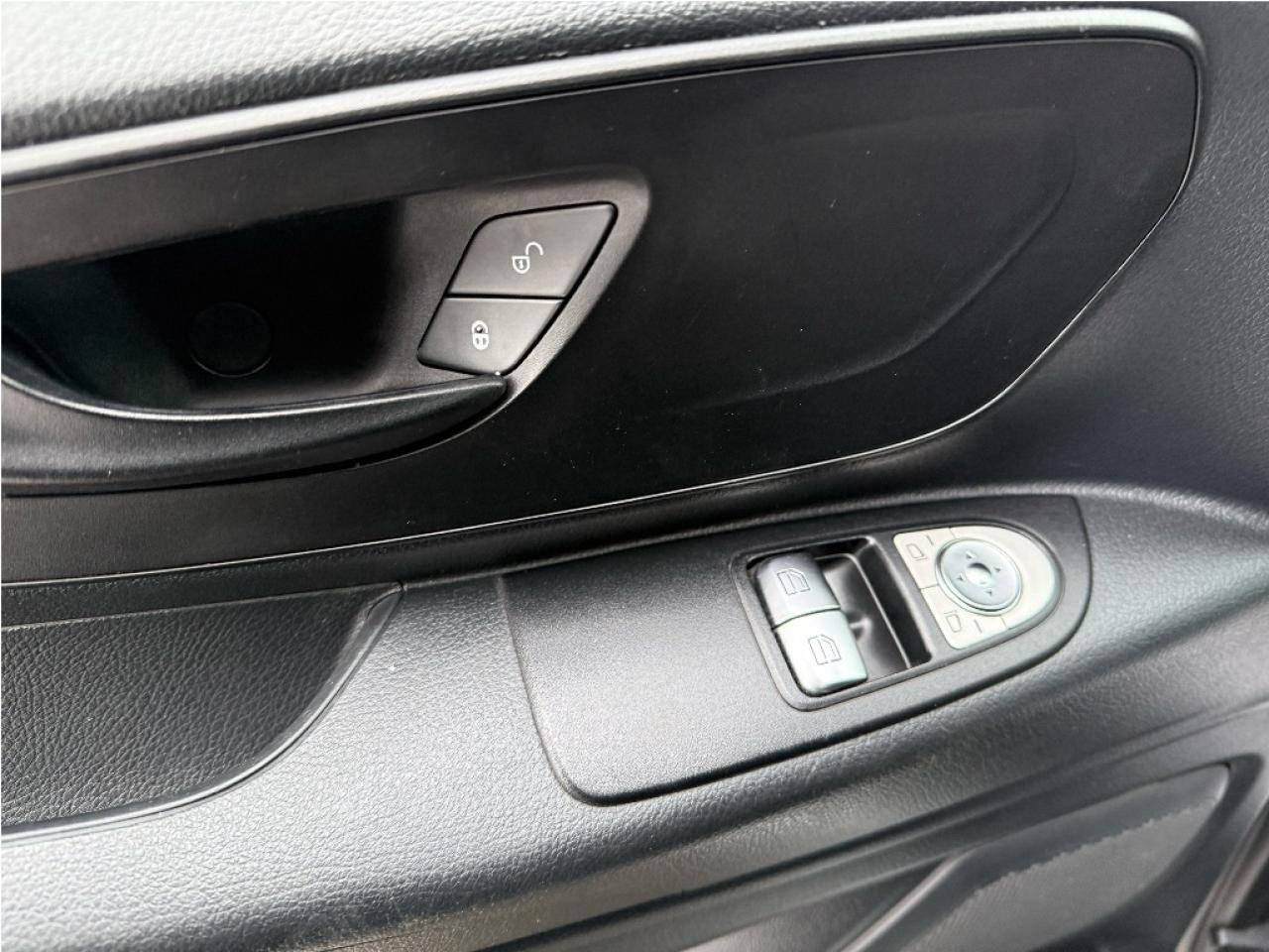 2018 Mercedes-Benz Metris Cargo Van 135 WheelBase  Only 108,912km B.Cam NewBrakes Photo