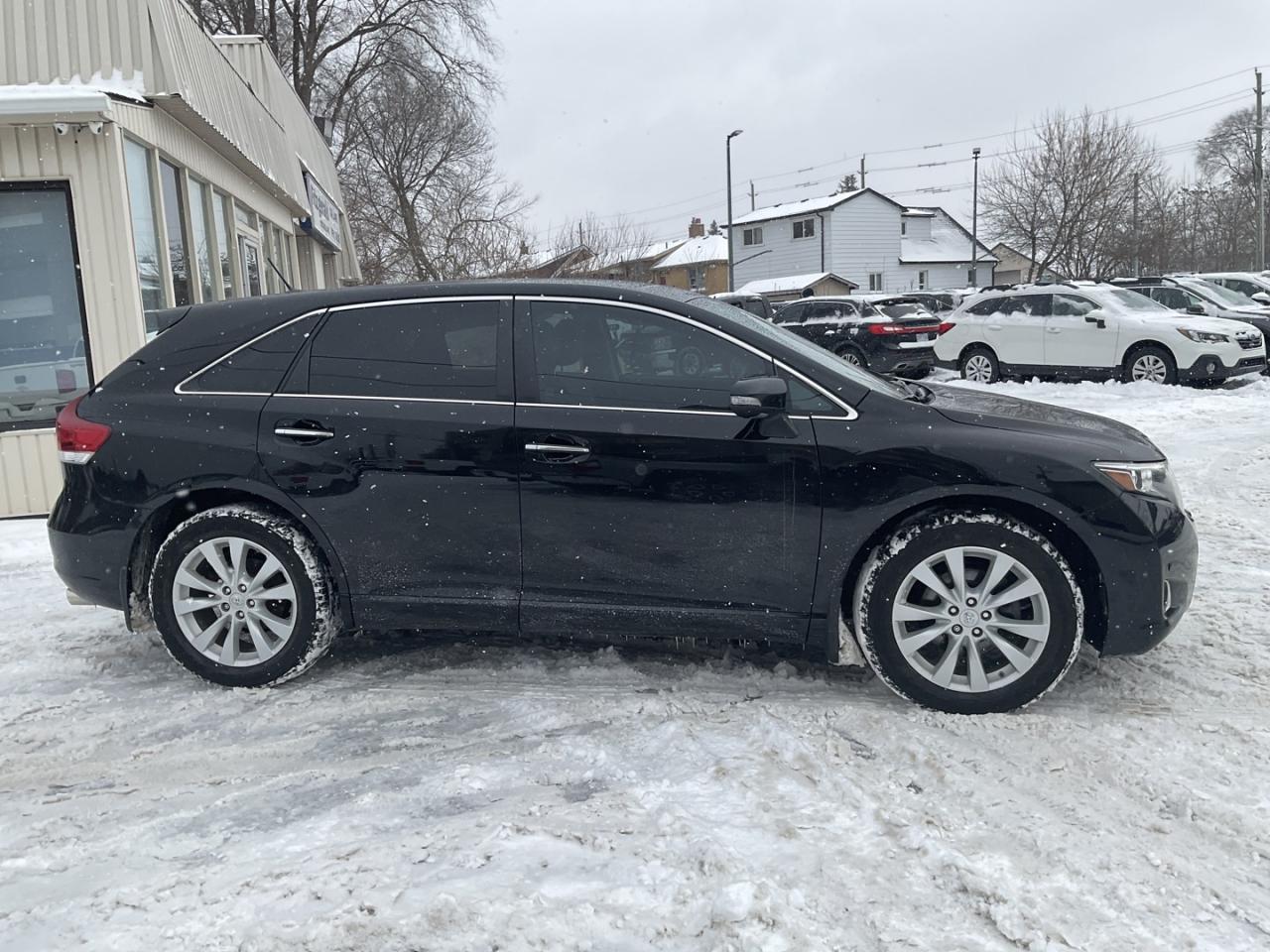 2015 Toyota Venza LIMITED AWD - LEATHER! NAV! BACK-UP CAM! DUAL ROOF Photo