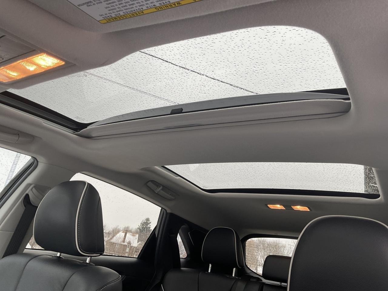 2015 Toyota Venza LIMITED AWD - LEATHER! NAV! BACK-UP CAM! DUAL ROOF Photo