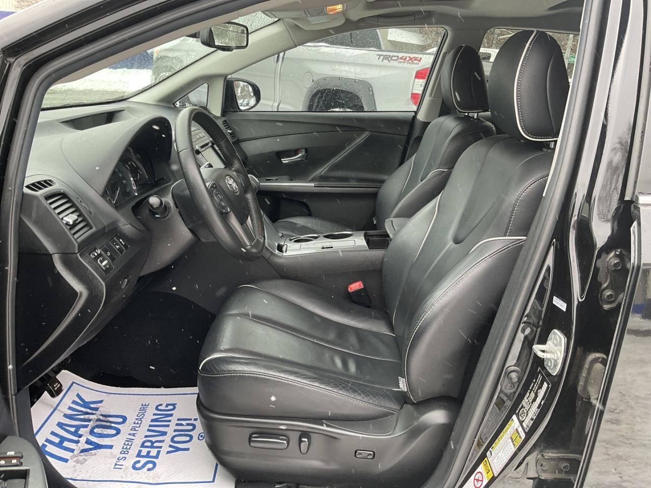 2015 Toyota Venza LIMITED AWD - LEATHER! NAV! BACK-UP CAM! DUAL ROOF Photo