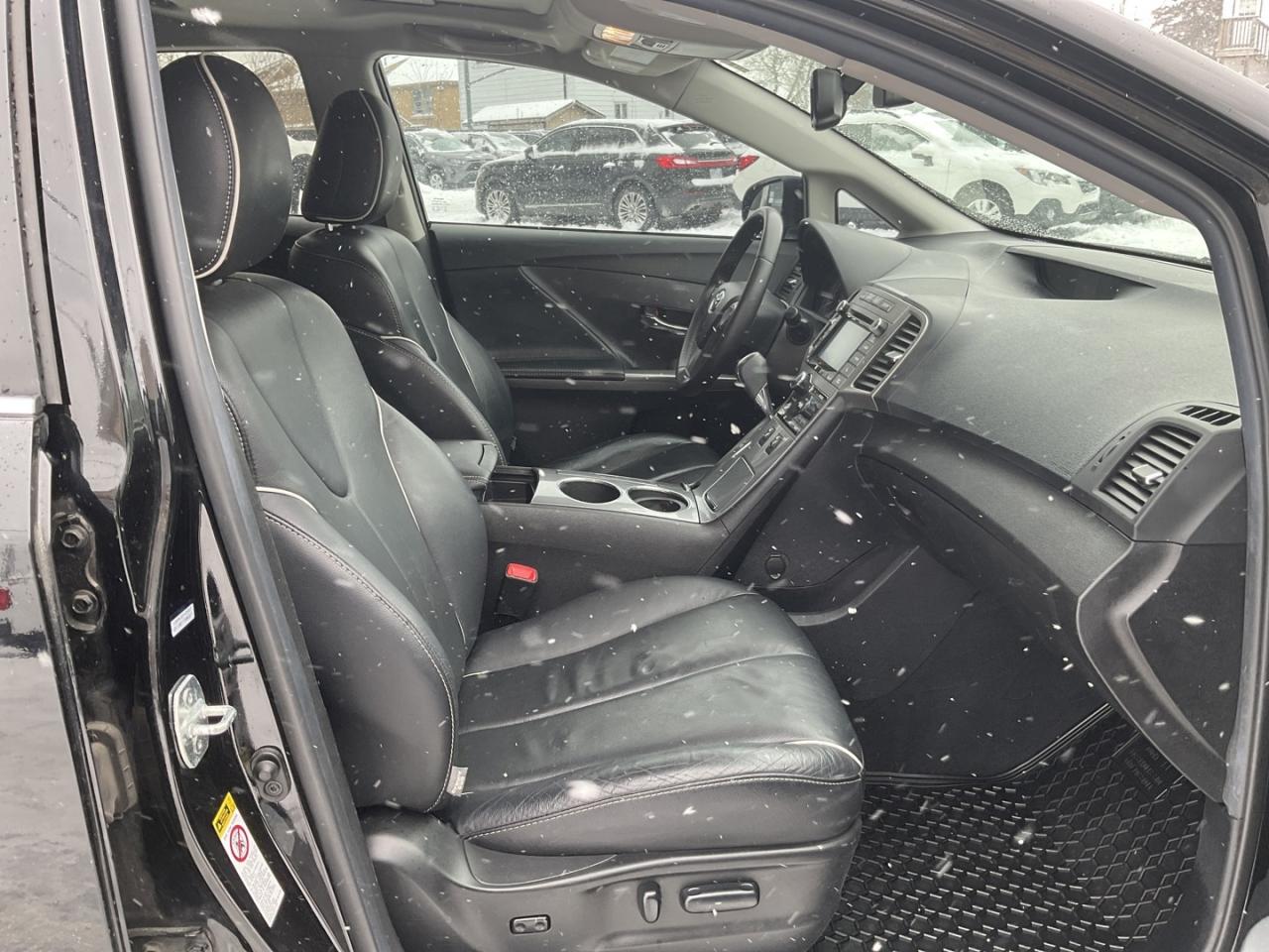 2015 Toyota Venza LIMITED AWD - LEATHER! NAV! BACK-UP CAM! DUAL ROOF Photo