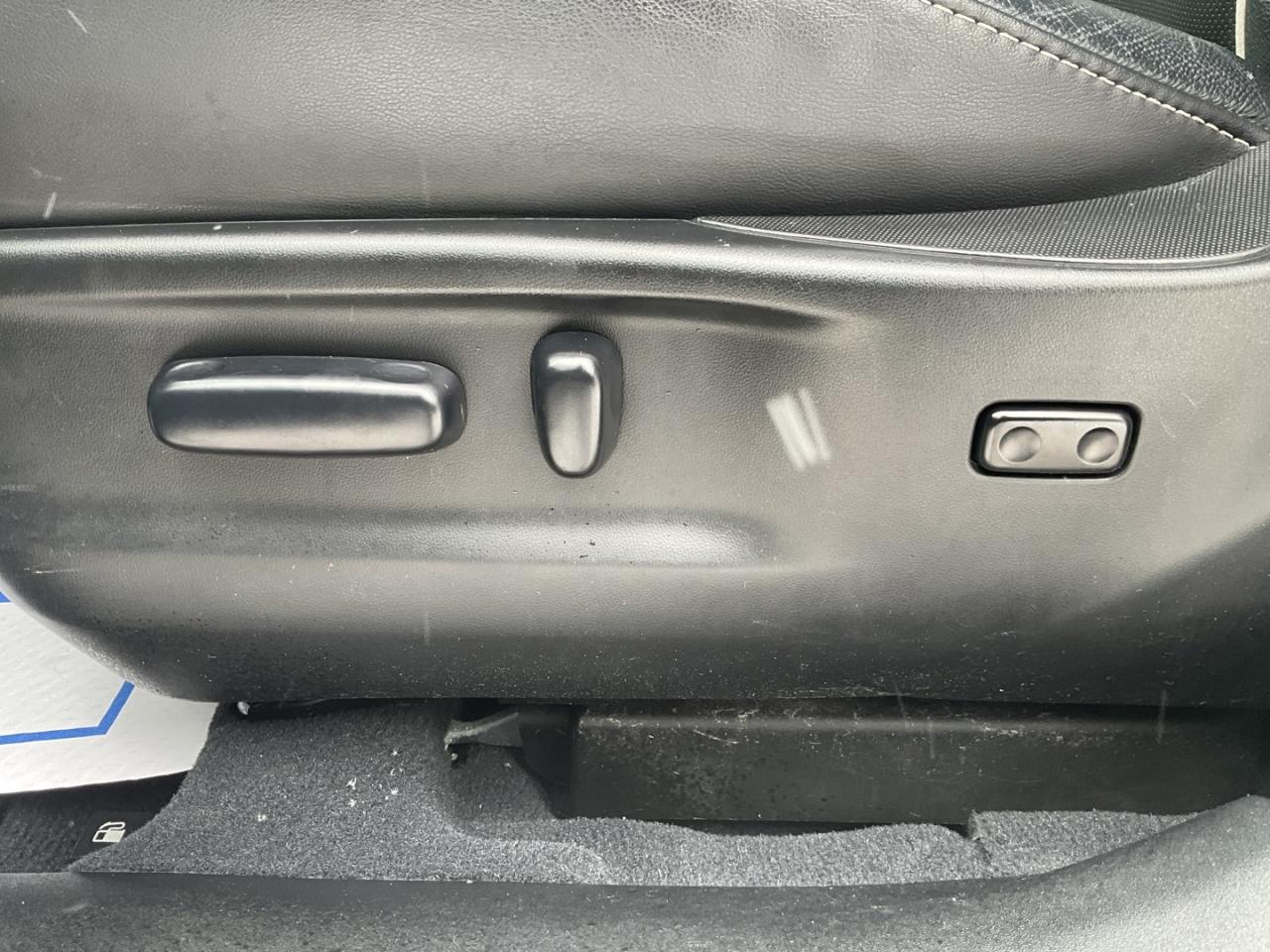 2015 Toyota Venza LIMITED AWD - LEATHER! NAV! BACK-UP CAM! DUAL ROOF Photo