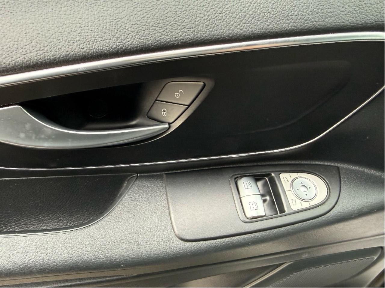 2022 Mercedes-Benz Metris Passenger Van 8 Passenger Clean Carfax Sold Certified BackUpCam Photo