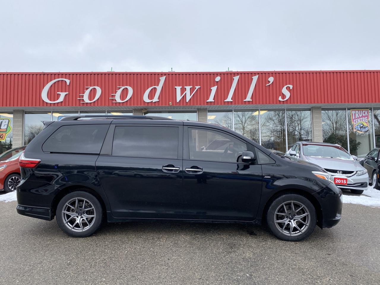 2017 Toyota Sienna CLEAN CARFAX, SUNROOF, HEATED LEATHER, BACK UP CAM Photo0