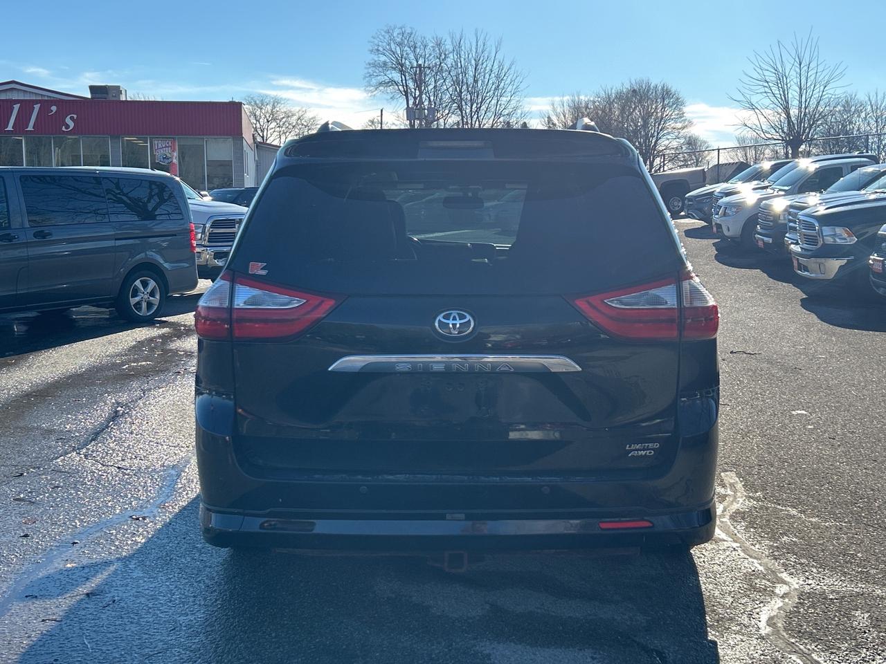 2017 Toyota Sienna CLEAN CARFAX, SUNROOF, HEATED LEATHER, BACK UP CAM Photo