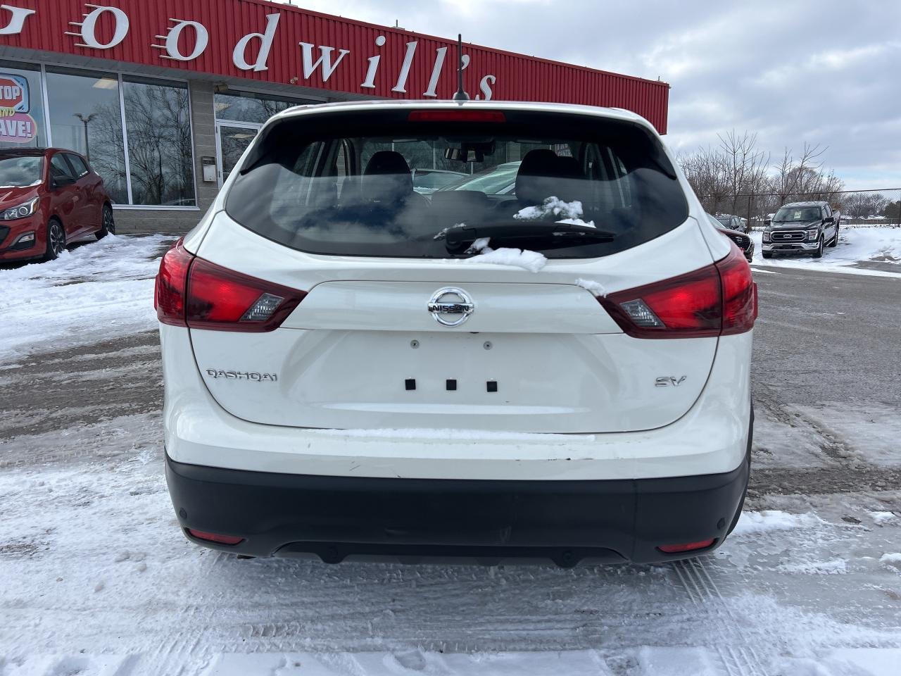 2019 Nissan Qashqai SV, FWD, BACK UP CAM, REMOTE START, SUNROOF! Photo