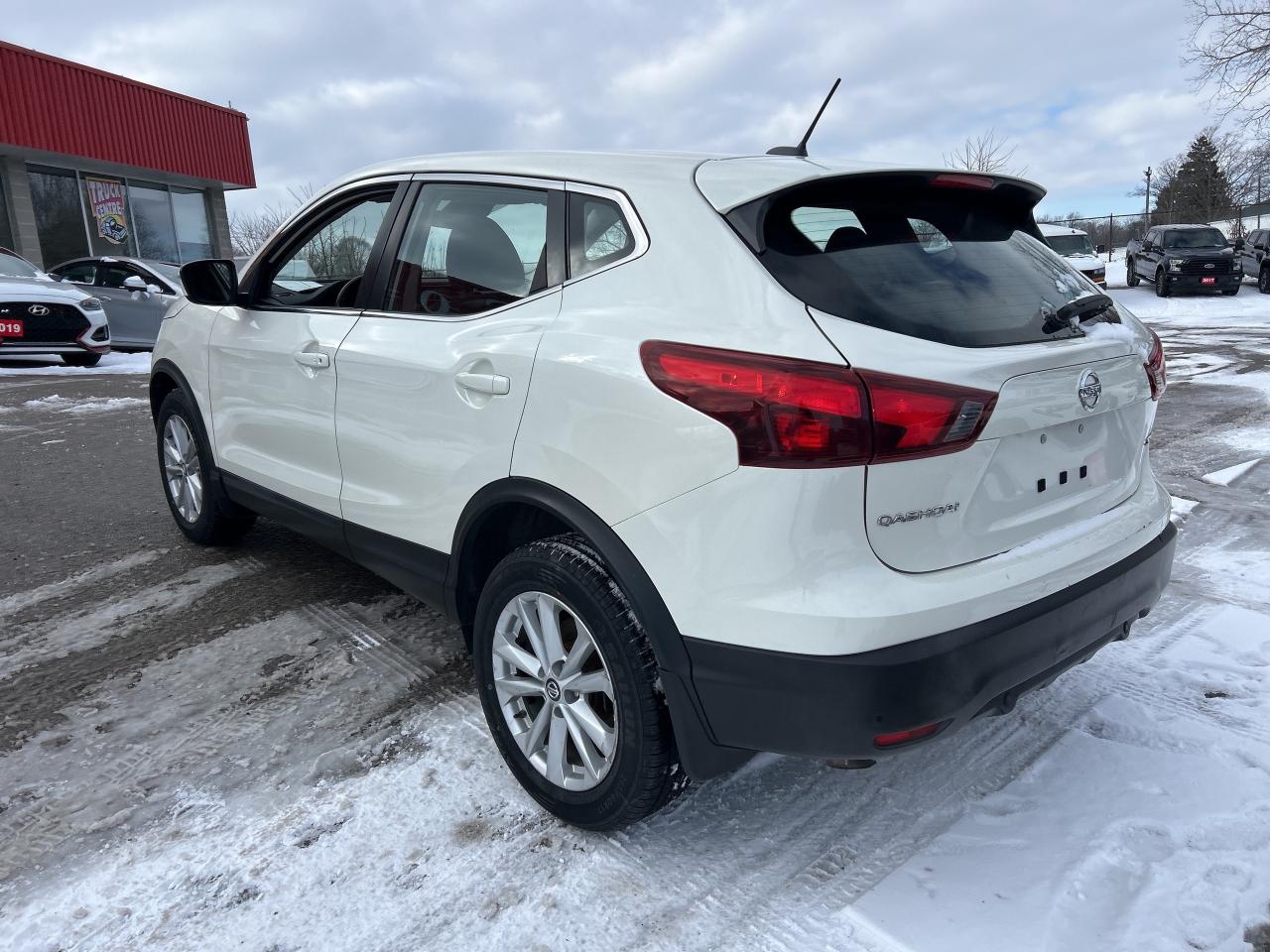 2019 Nissan Qashqai SV, FWD, BACK UP CAM, REMOTE START, SUNROOF! Photo