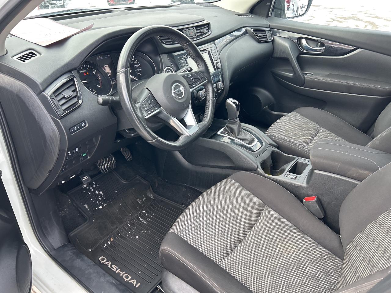 2019 Nissan Qashqai SV, FWD, BACK UP CAM, REMOTE START, SUNROOF! Photo