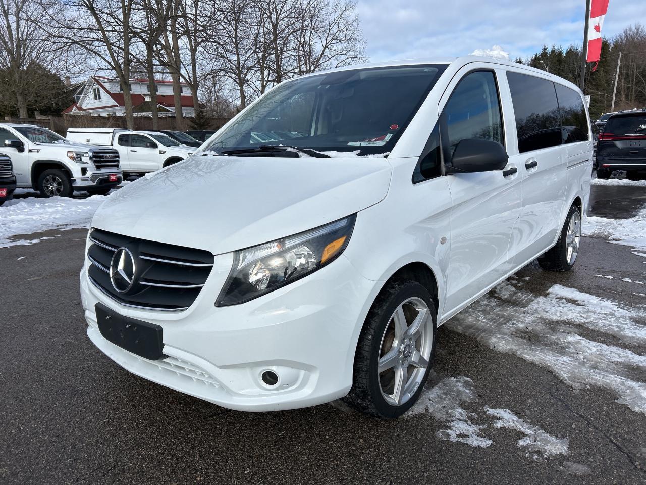 2022 Mercedes-Benz Metris Passenger Van CLEAN CARFAX, 8 PASSENGER, BACK UP CAM, LEATHER! Photo