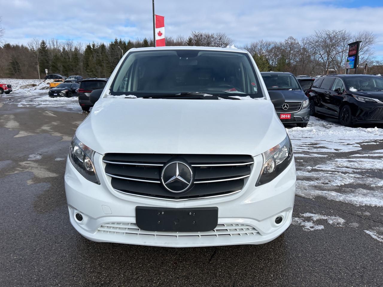 2022 Mercedes-Benz Metris Passenger Van CLEAN CARFAX, 8 PASSENGER, BACK UP CAM, LEATHER! Photo2