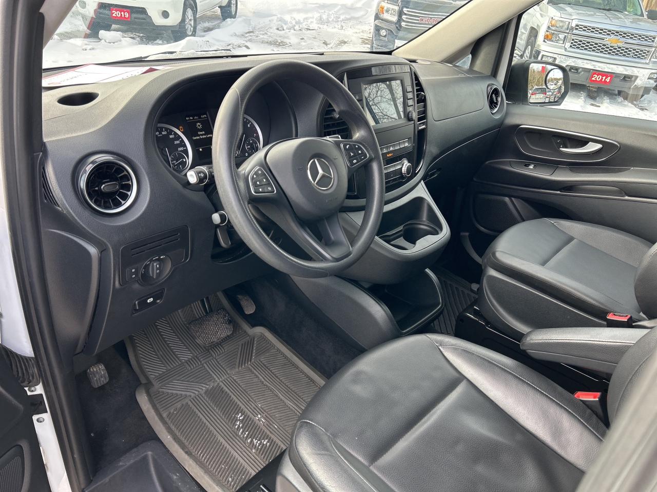 2022 Mercedes-Benz Metris Passenger Van CLEAN CARFAX, 8 PASSENGER, BACK UP CAM, LEATHER! Photo