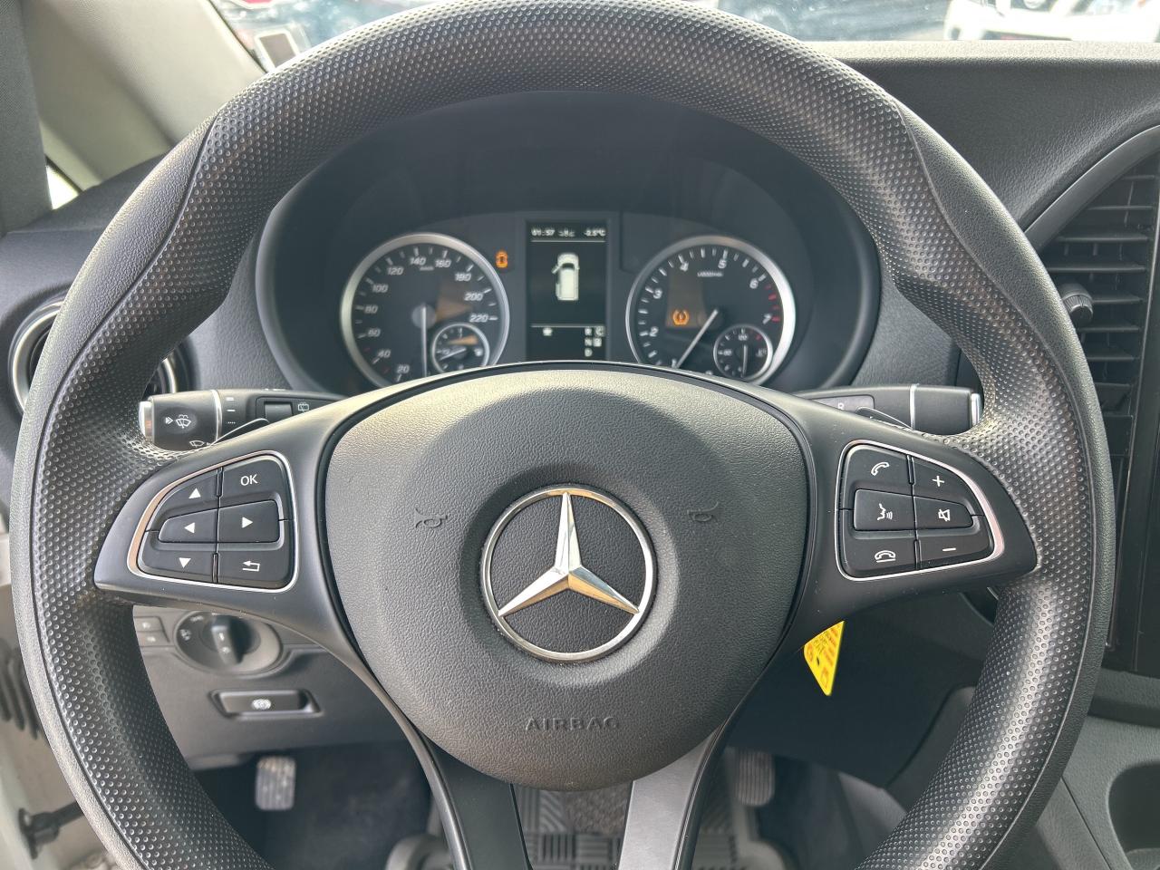 2022 Mercedes-Benz Metris Passenger Van CLEAN CARFAX, 8 PASSENGER, BACK UP CAM, LEATHER! Photo