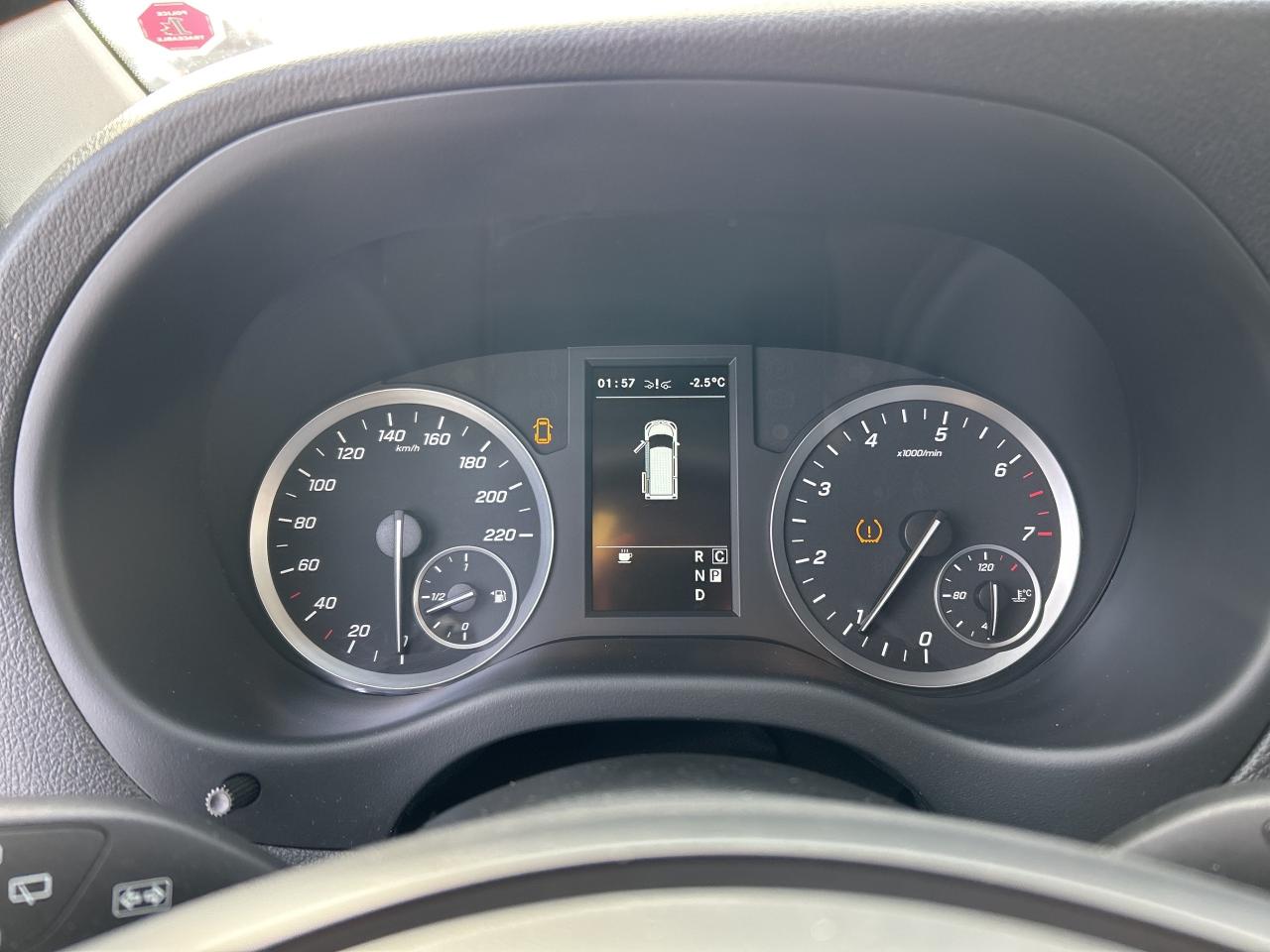 2022 Mercedes-Benz Metris Passenger Van CLEAN CARFAX, 8 PASSENGER, BACK UP CAM, LEATHER! Photo