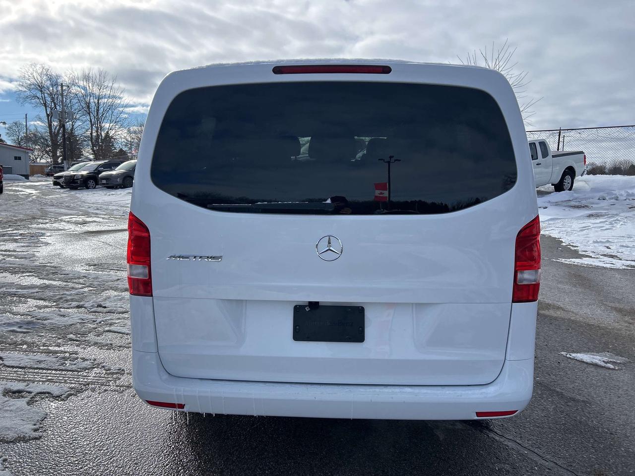 2022 Mercedes-Benz Metris Passenger Van CLEAN CARFAX, 8 PASSENGER, BACK UP CAM, LEATHER! Photo