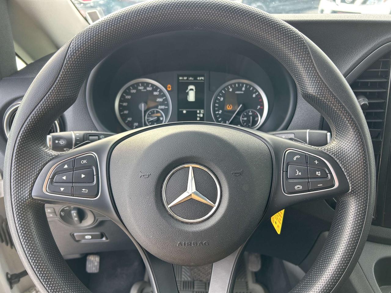 2022 Mercedes-Benz Metris Passenger Van CLEAN CARFAX, 8 PASSENGER, BACK UP CAM, LEATHER! Photo