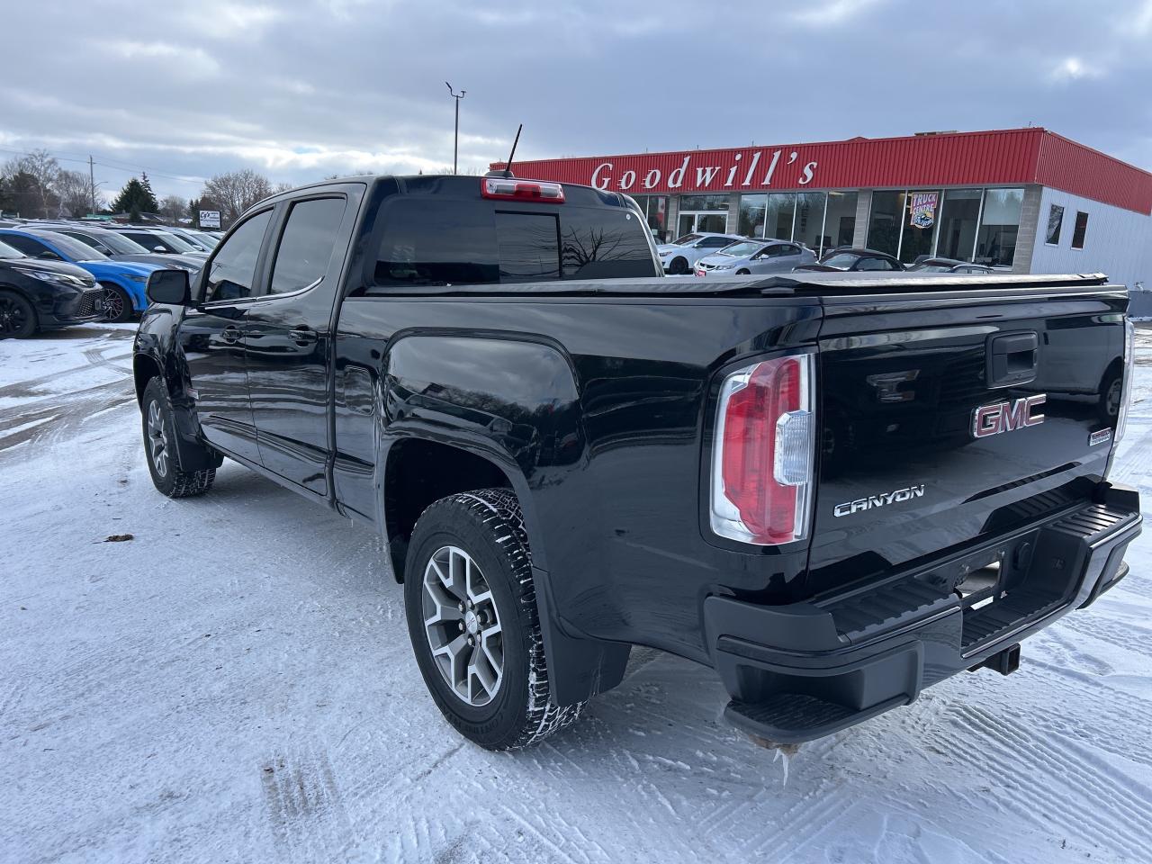 2017 GMC Canyon SLE, CLEAN CARFAX, DIESEL, REMOTE START! Photo