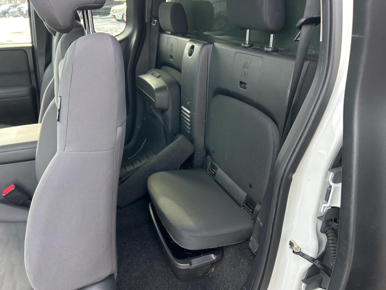 2022 Nissan Frontier SV, CLEAN CARFAX, BACK UP CAMERA! Photo