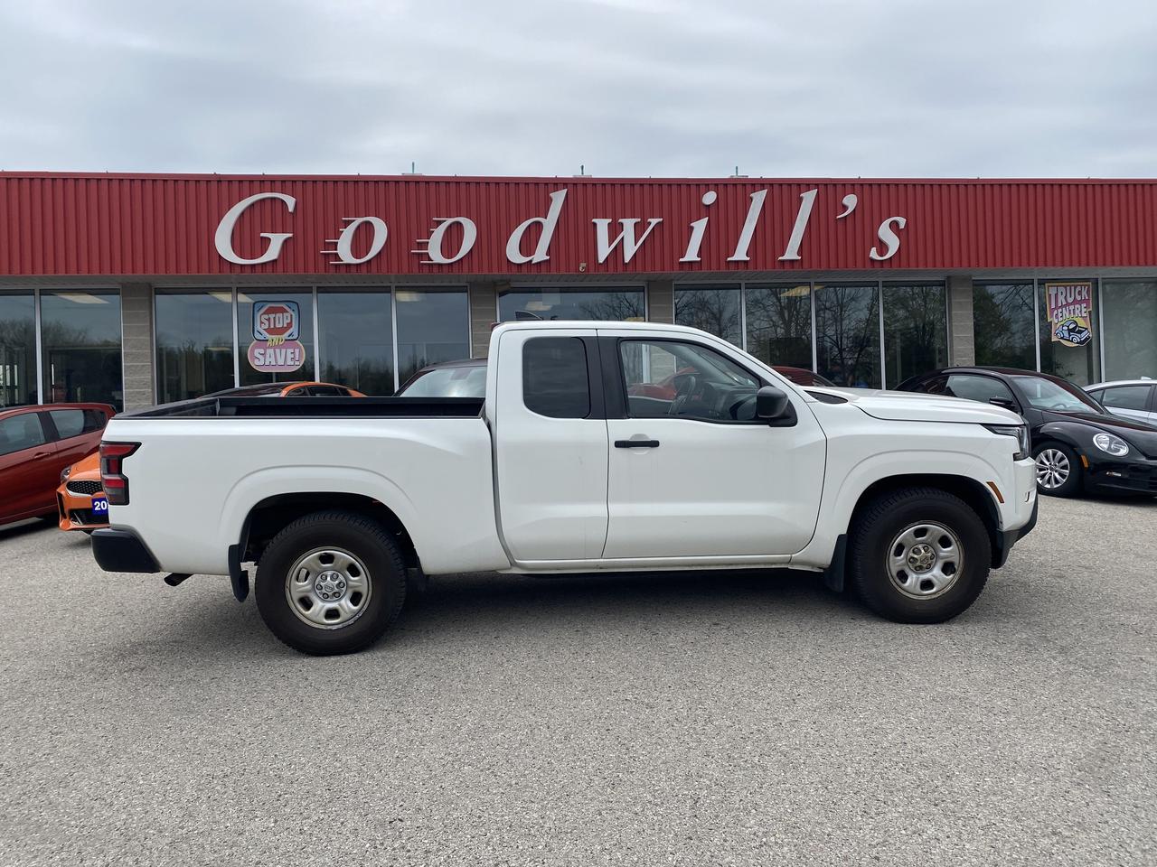2022 Nissan Frontier SV, CLEAN CARFAX, BACK UP CAMERA! Photo