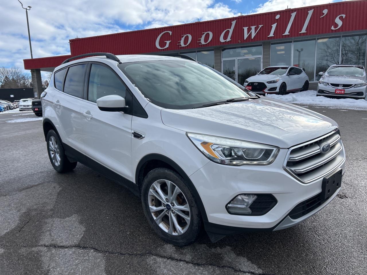 2017 Ford Escape SE, FWD, SUNROOF, HEATED SEATS, BACK UP CAM! Photo