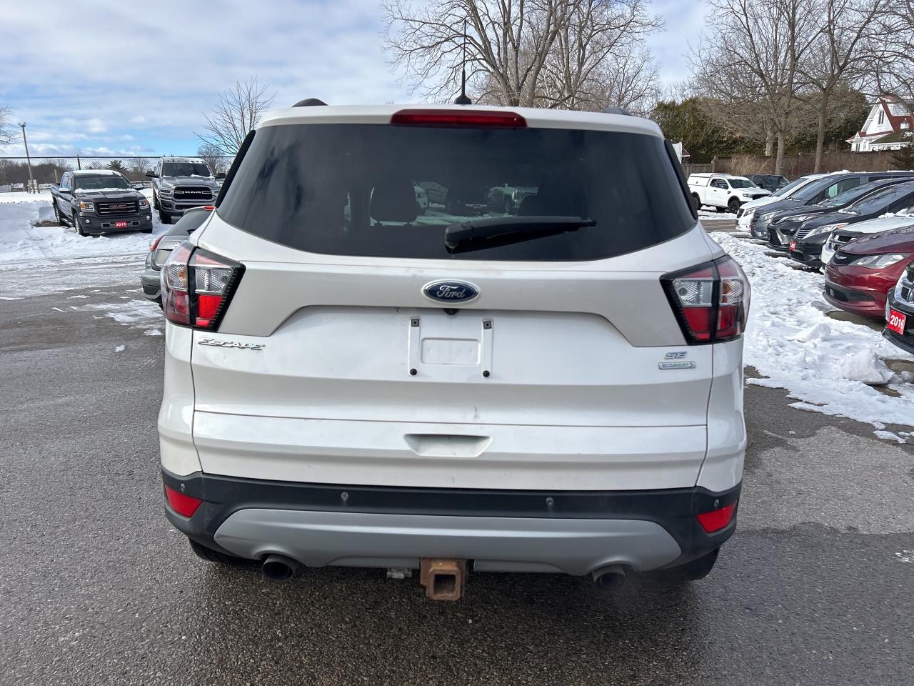 2017 Ford Escape SE, FWD, SUNROOF, HEATED SEATS, BACK UP CAM! Photo