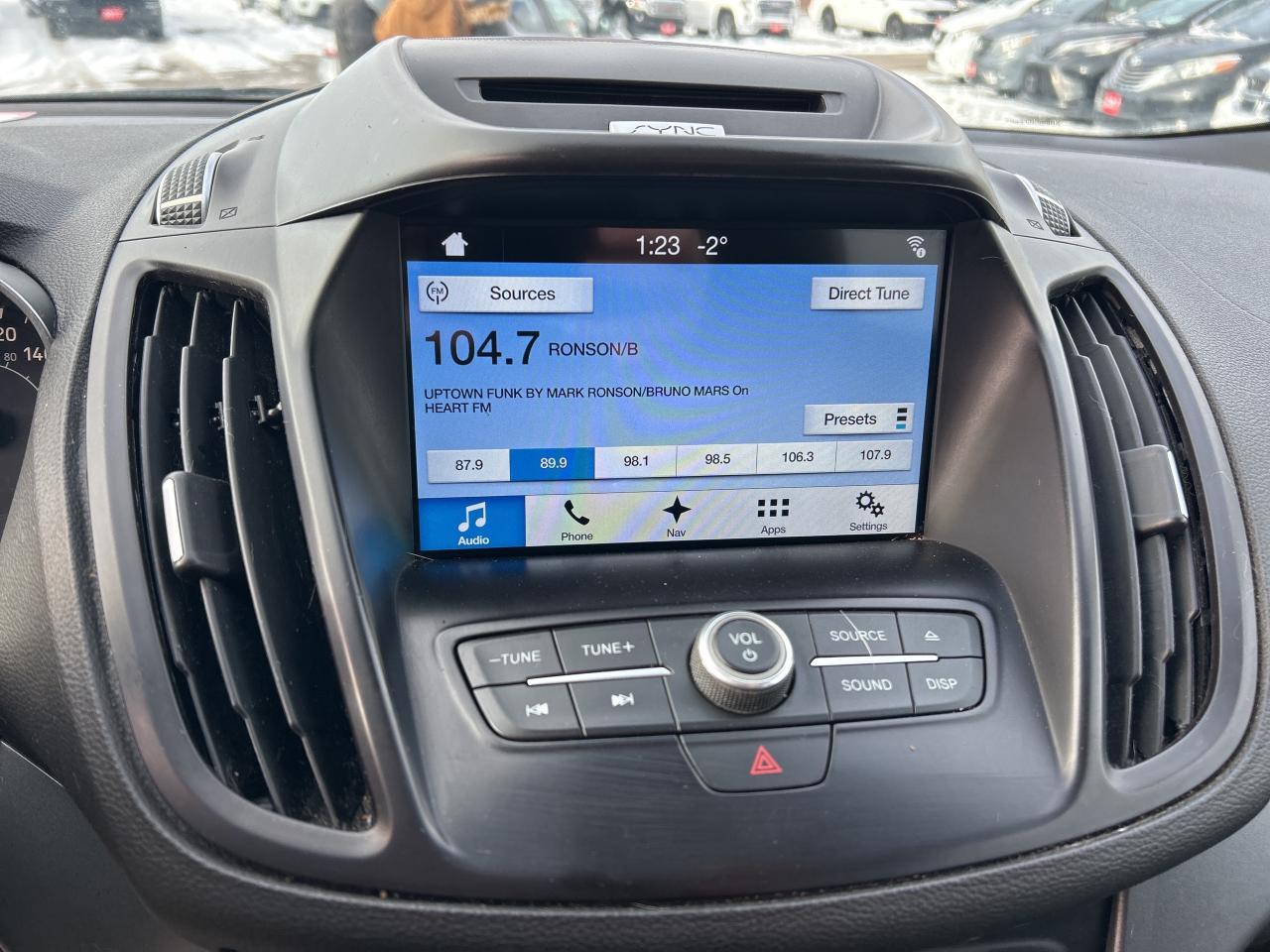 2017 Ford Escape SE, FWD, SUNROOF, HEATED SEATS, BACK UP CAM! Photo