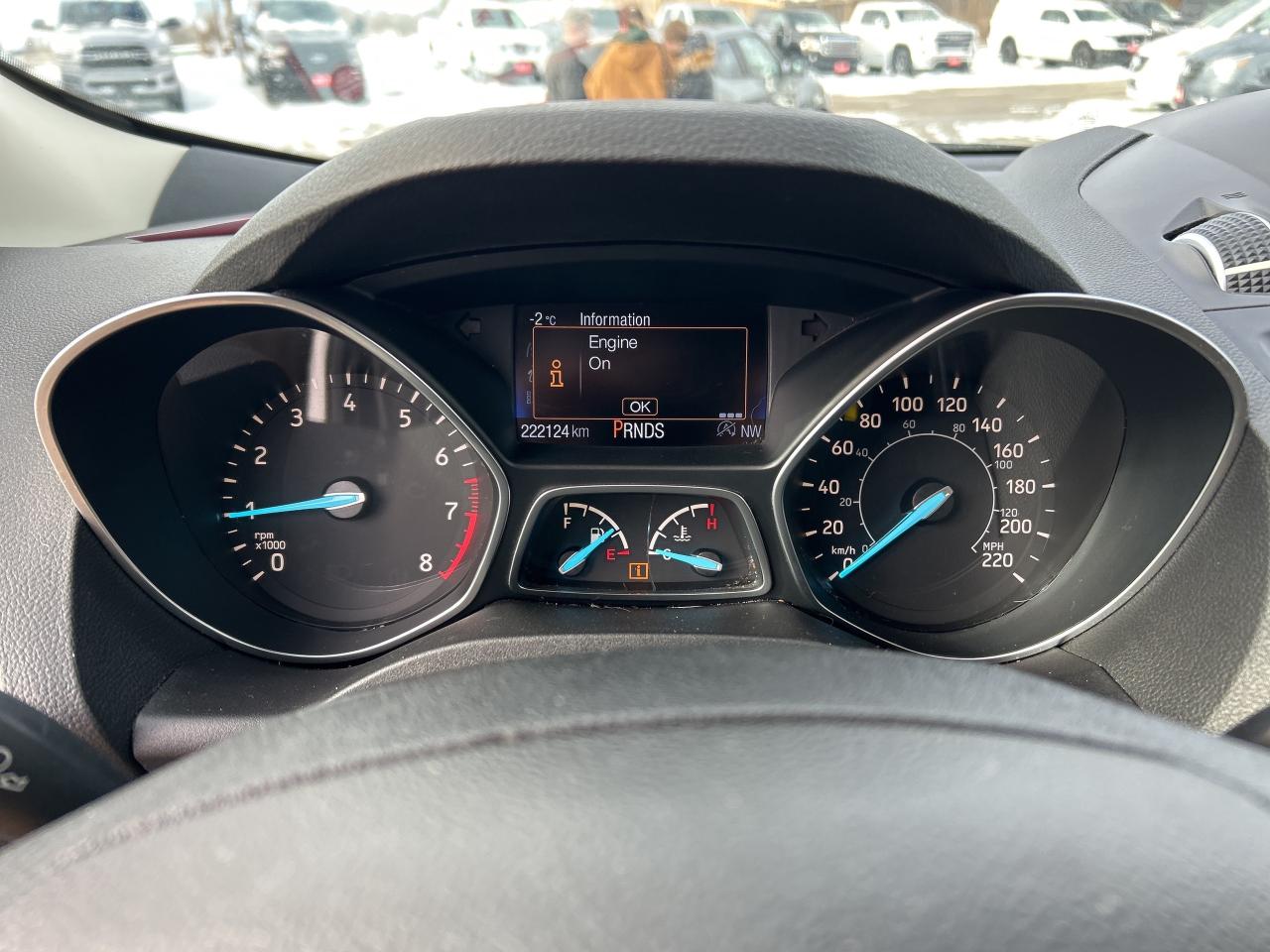 2017 Ford Escape SE, FWD, SUNROOF, HEATED SEATS, BACK UP CAM! Photo