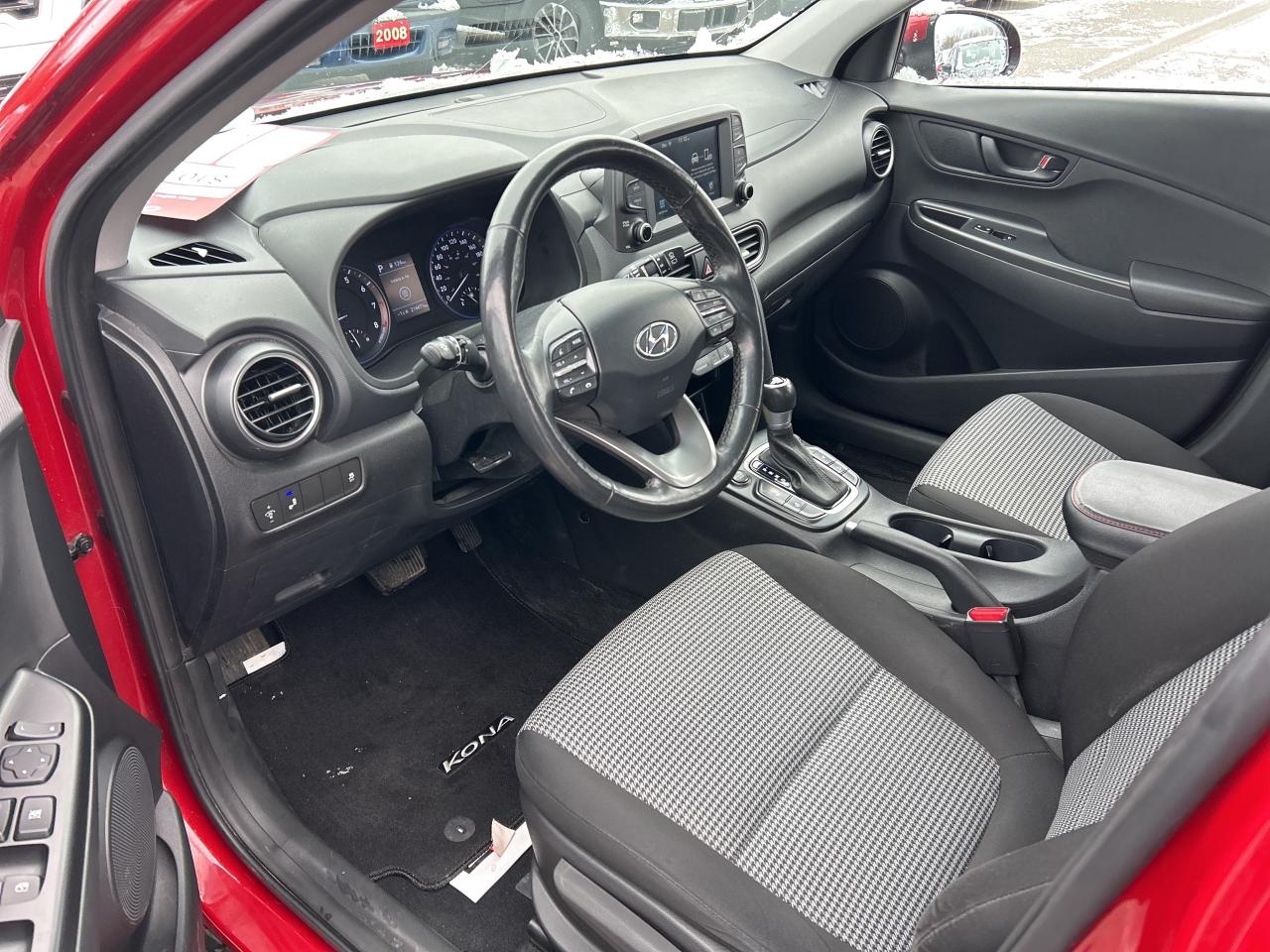 2019 Hyundai KONA SEL, AWD, CLEAN CARFAX, HEATED SEATS AND WHEEL! Photo