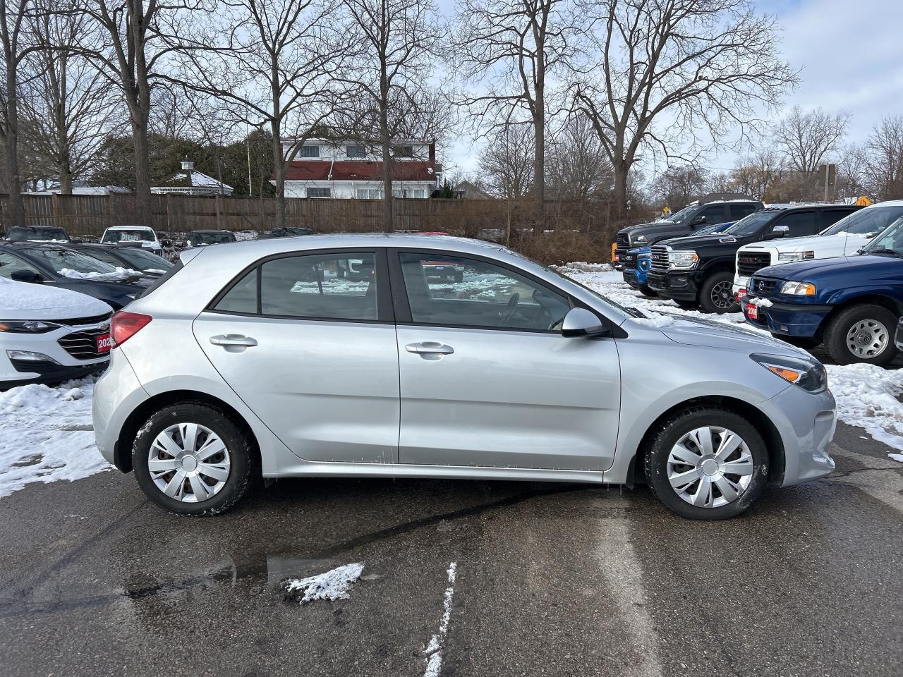 2018 Kia Rio 5-door LX, 6 SPEED MANUAL, CERTIFIED, HEATED SEATS! Photo4