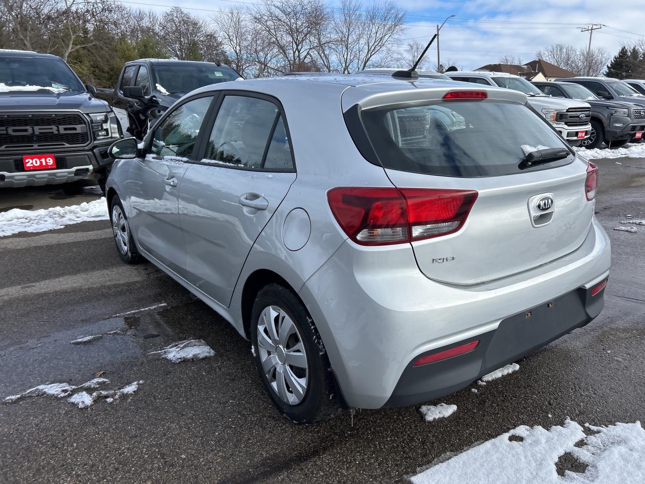 2018 Kia Rio 5-door LX, 6 SPEED MANUAL, CERTIFIED, HEATED SEATS! Photo