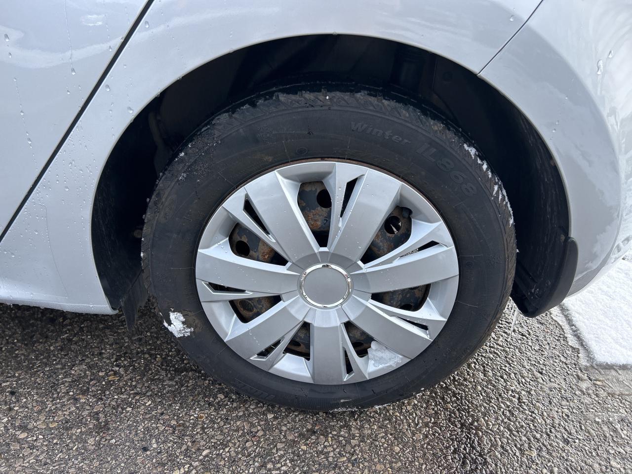 2018 Kia Rio 5-door LX, 6 SPEED MANUAL, CERTIFIED, HEATED SEATS! Photo