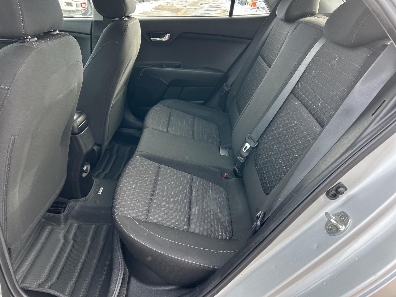 2018 Kia Rio 5-door LX, 6 SPEED MANUAL, CERTIFIED, HEATED SEATS! Photo