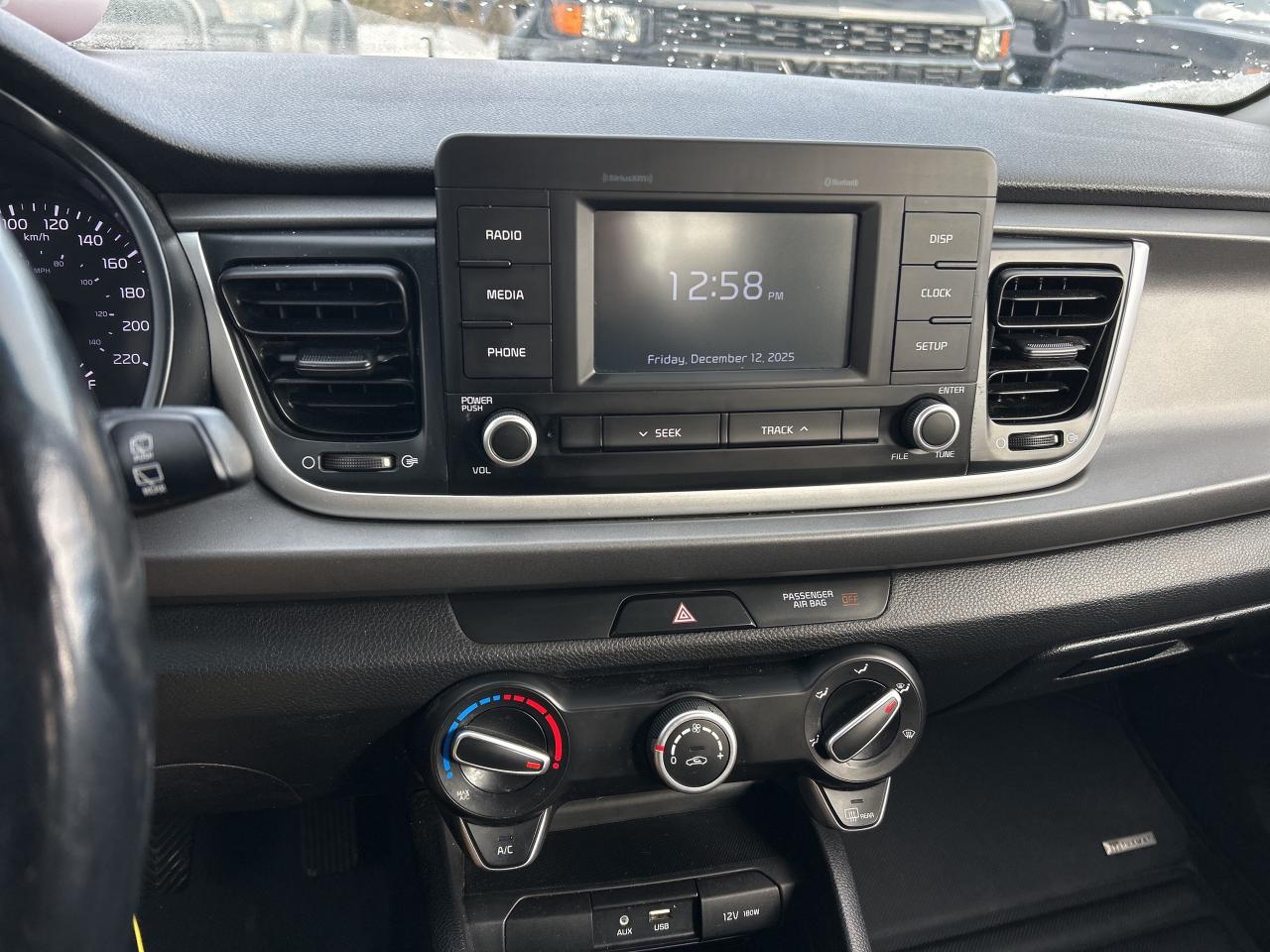 2018 Kia Rio 5-door LX, 6 SPEED MANUAL, CERTIFIED, HEATED SEATS! Photo