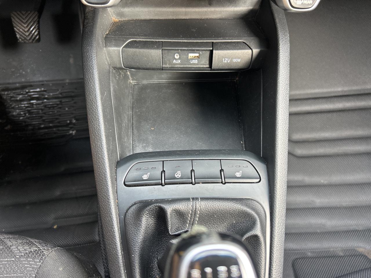 2018 Kia Rio 5-door LX, 6 SPEED MANUAL, CERTIFIED, HEATED SEATS! Photo