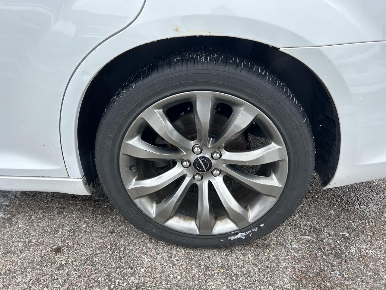 2014 Chrysler 300 S, CLEAN CARFAX, HEATED LEATHER, SUNROOF! Photo