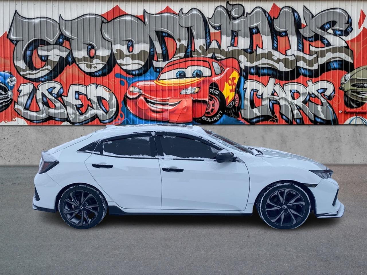 2018 Honda Civic Hatchback SPORT, MANUAL TRANSMISSION, SUNROOF, BACK UP CAM! Photo0